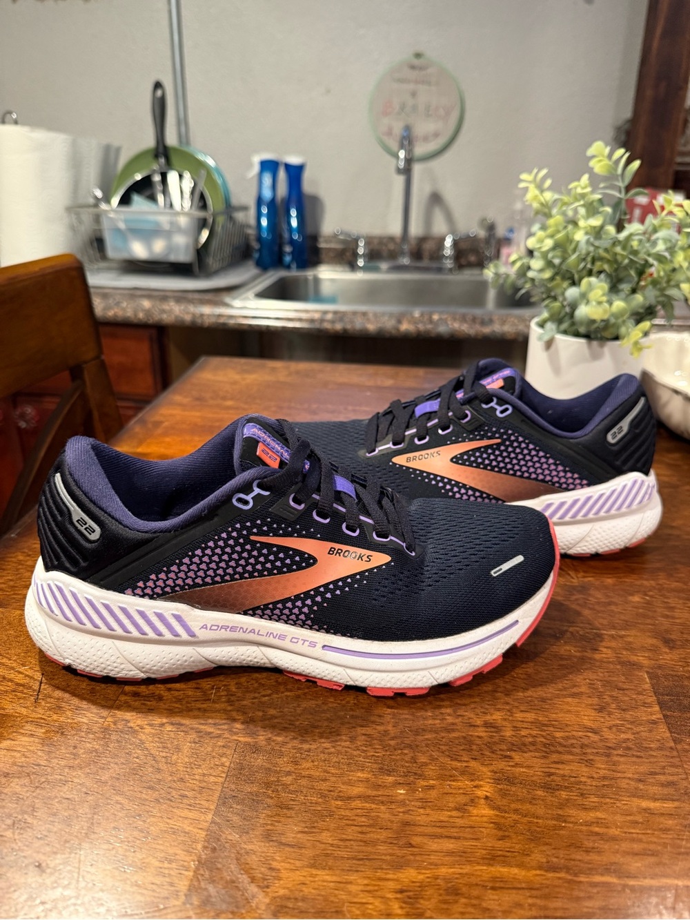 Women’s Brooks Adrenaline 22 (size 7.5)